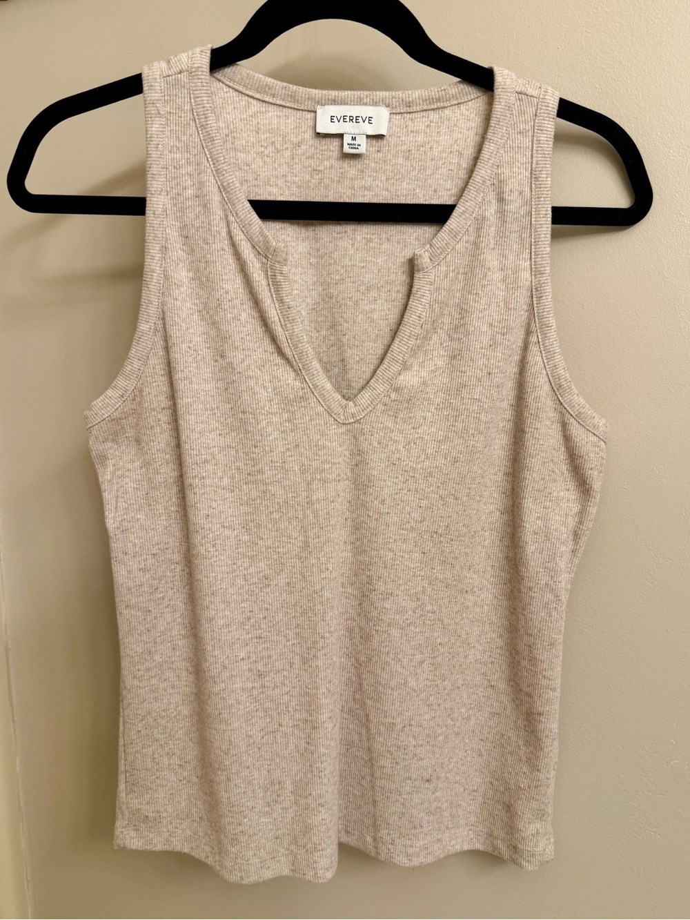 Evereve Sleeveless V-Neck Knit Tank in Speckled Cream